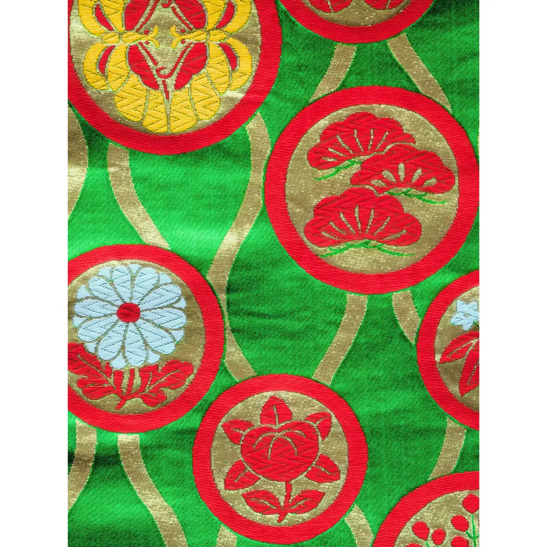Detail des Vintage Fukuro Obi mit Marumon, Kiku, Matsu und weiteren japanischen Pflanzenmotiven