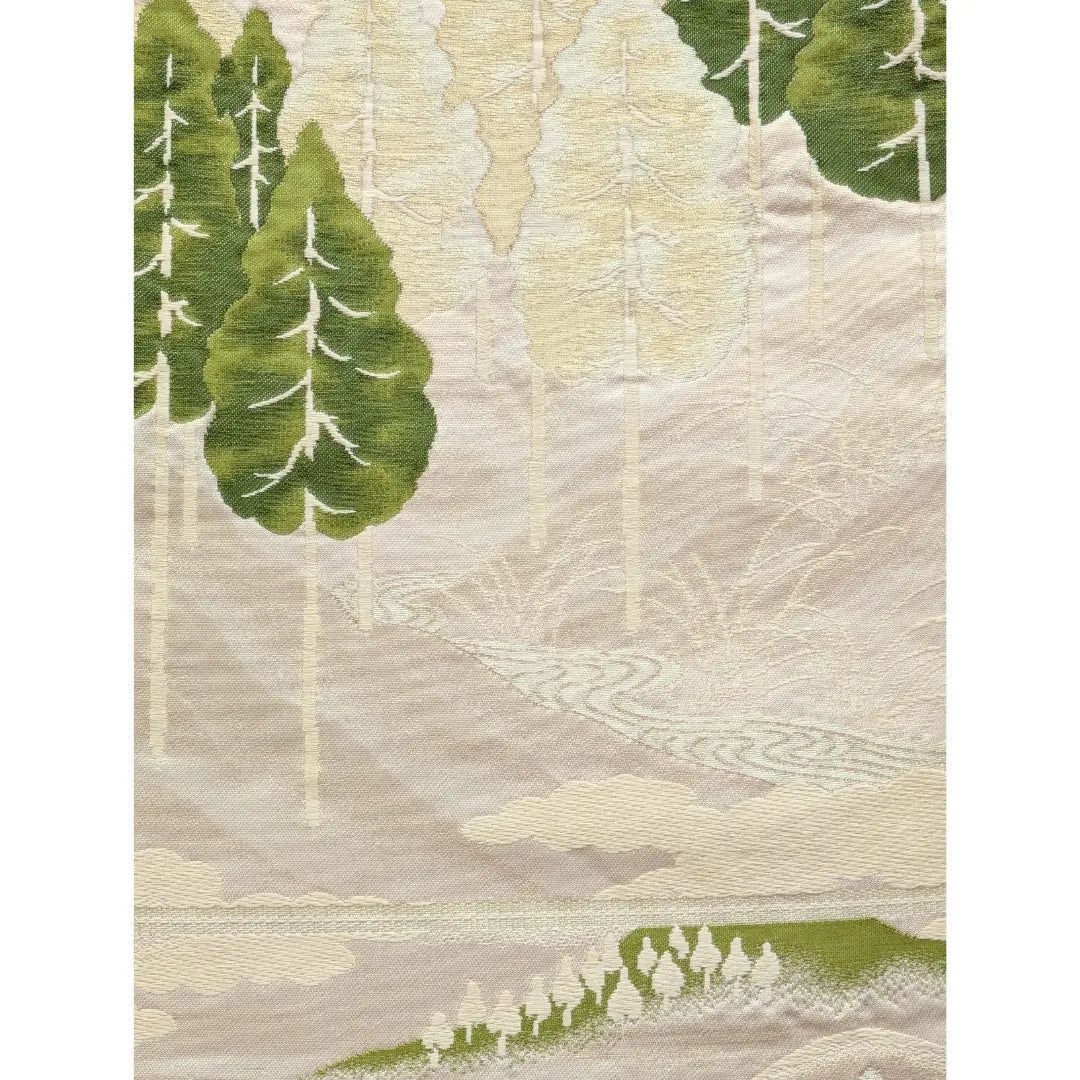 Detailaufnahme eines Vintage Fukuro Obi mit japanischer Waldlandschaft und grünen Bäumen