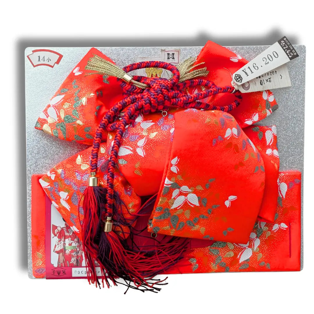 Vintage Musubi Obi Schleife für Mädchen in Rot mit glänzendem Schmetterlingen, dekorativen Kordeln und Quasten für Kimono