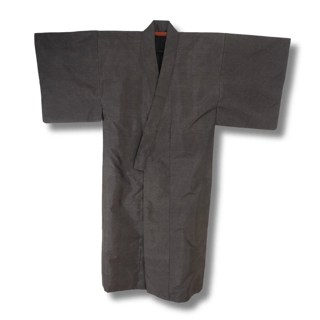 Anthrazitfarbener Vintage Herren-Kimono aus Japan mit feinem Webmuster, Frontansicht