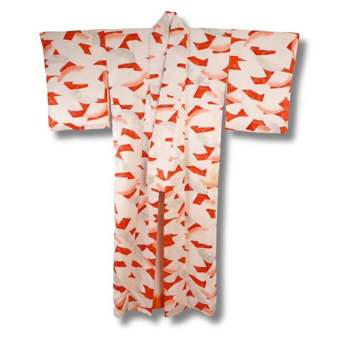 Cremeweißer Vintage Damen Komon-Kimono aus Japan mit rotem Streumuster, Frontansicht