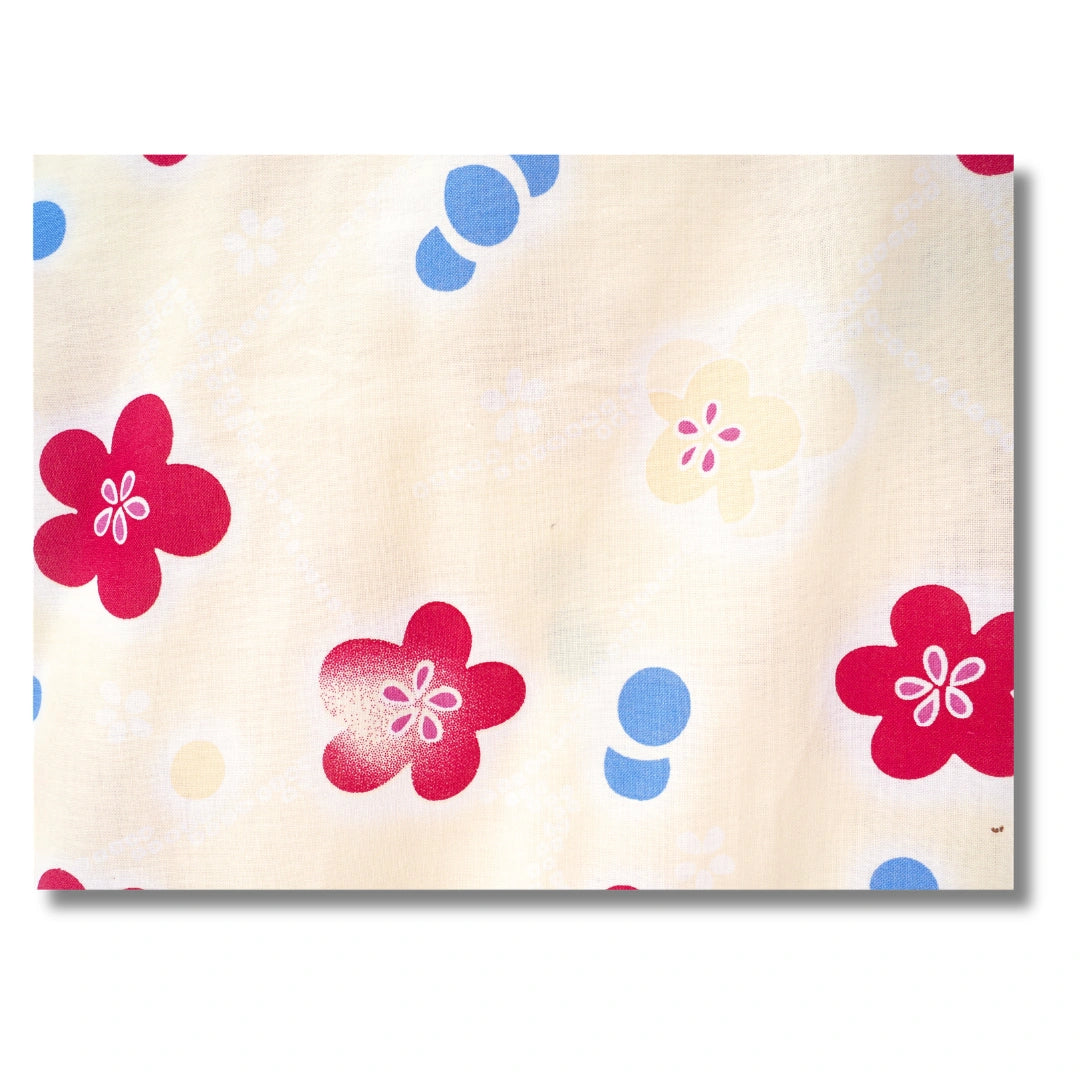 Detail des Pflaumenblütenmusters von einem Yukata