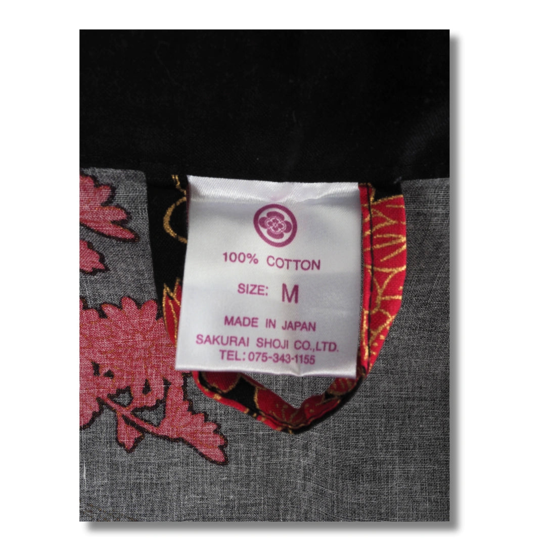 Damen Yukata schwarz mit roten Blumen & Goldakzenten