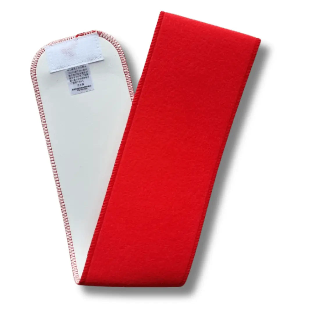 Roter Datejime Magic Belt aus Japan in geöffneter Ansicht mit elastischem Stoff, heller Innenseite und Klettverschluss.