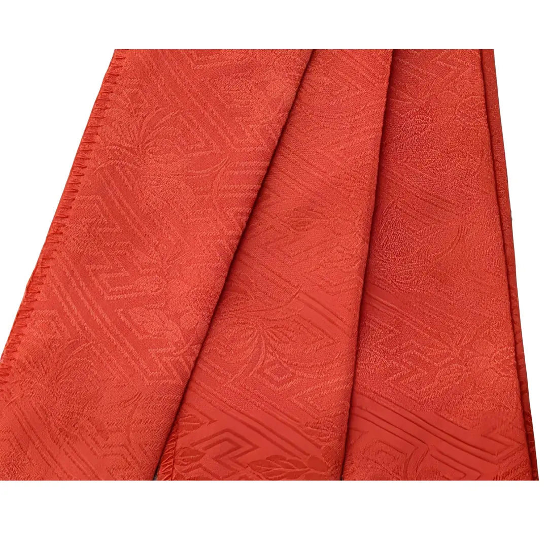 Detailaufnahme des eingewebten japanischen Musters auf dem orangefarbenen Vintage Kasane Eri
