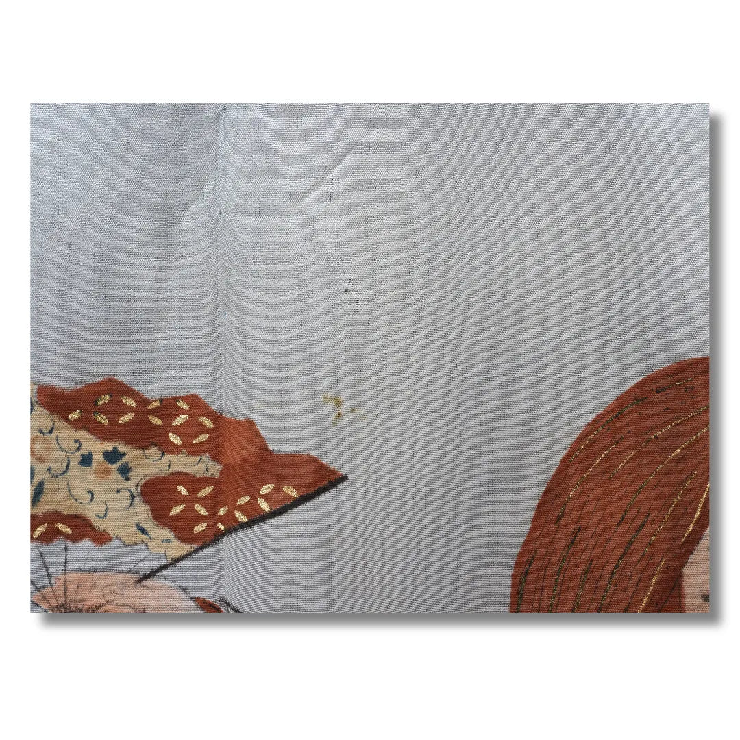 Detailaufnahme des handgemalten Figurenmotivs mit langem Haar im Haori-Futter