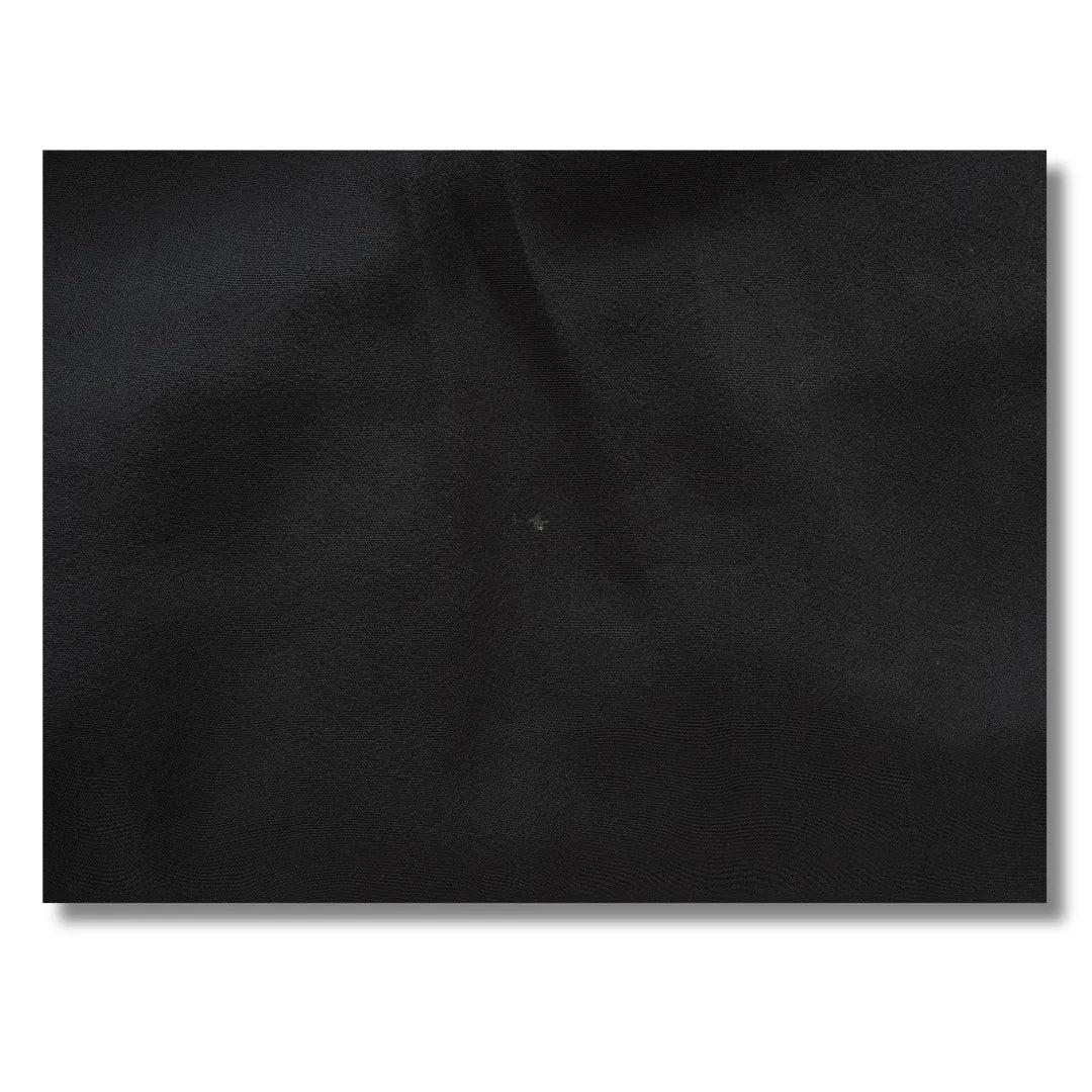 Detailaufnahme des winzigen Flecks auf der Vorderseite des schwarzen Heko Obi