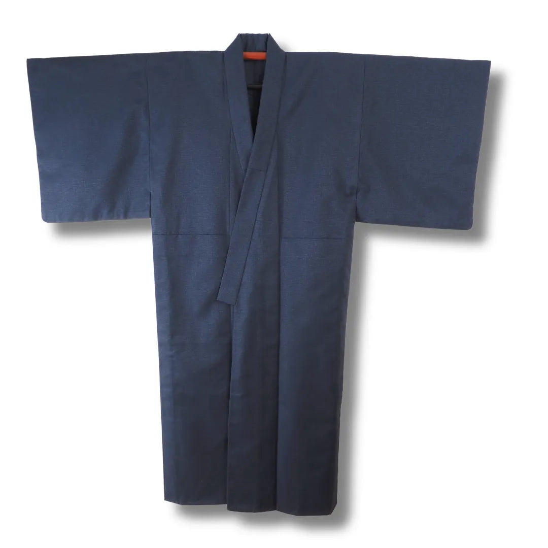 Dunkelblauer Vintage Herren-Kimono aus Japan, Frontansicht
