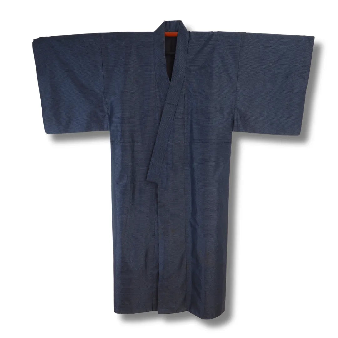 Dunkelblauer Vintage Herren-Kimono aus Japan mit feinem Muster, Frontansicht