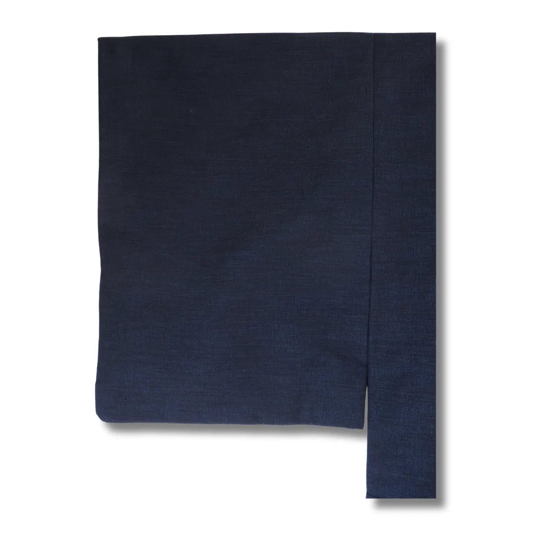 Dunkelblauer Vintage Herren-Kimono Ärmelansicht, gleichmäßige Stoffstruktur sichtbar