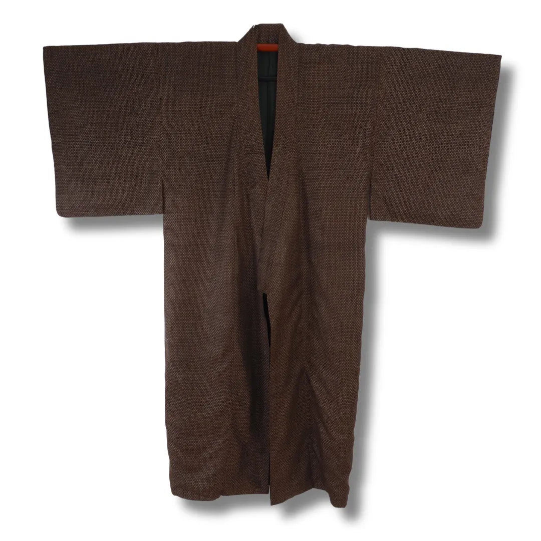 Dunkelbrauner Vintage Herren-Kimono aus Japan mit feinem Streumuster, Frontansicht