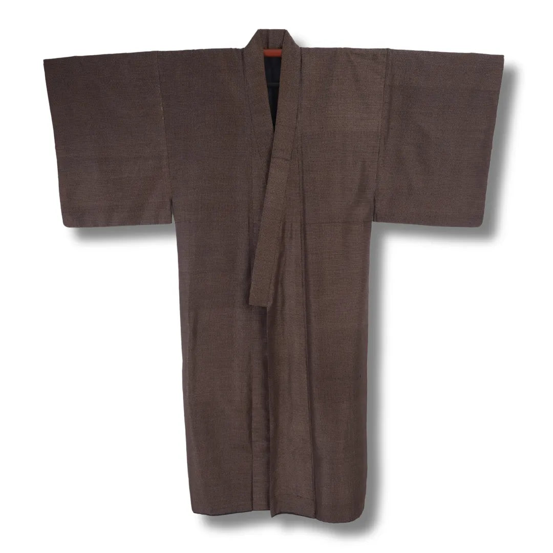 Dunkelbrauner Vintage Herren-Kimono aus Japan mit feinem Webmuster, Frontansicht