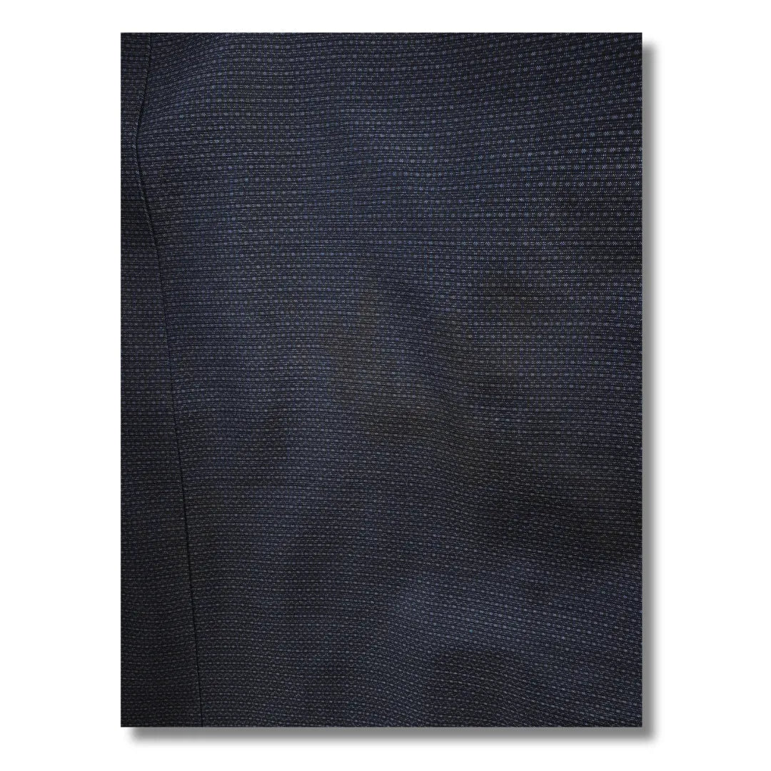Fleck auf dem blauem Kimono