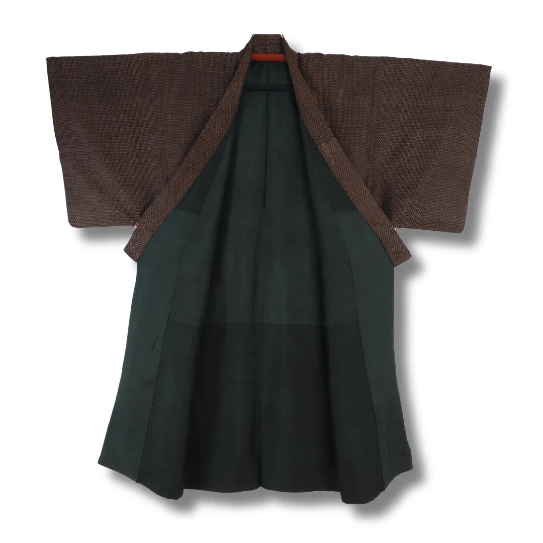 Geöffneter Herren-Kimono mit Blick auf das petrolgrüne Innenfutter