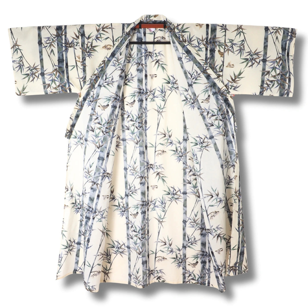 Plus Size Yukata für Herren – Weiß mit Bambus & Vögeln