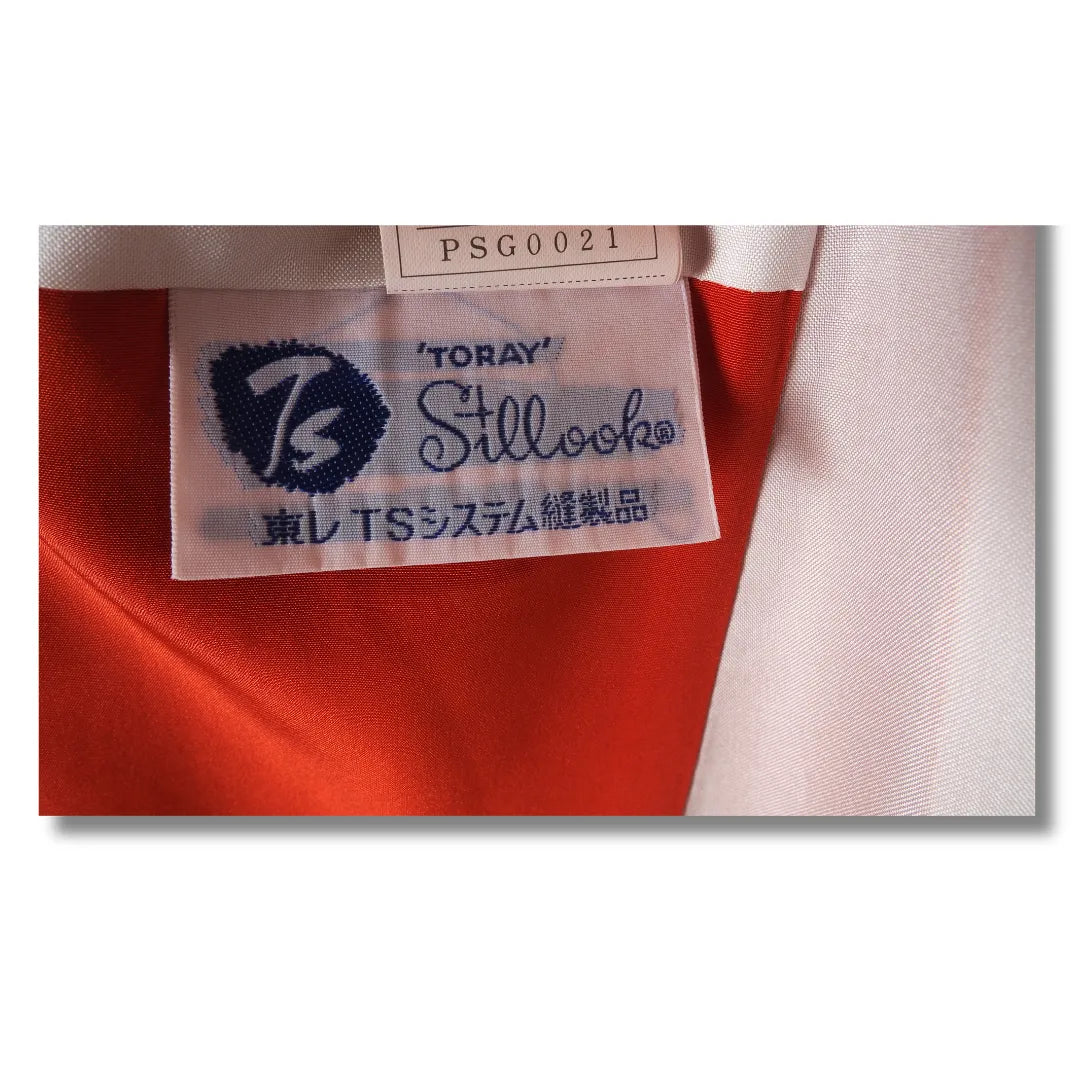 Japanisches Markenetikett des roten Vintage Kimonos, Qualitätsmerkmal