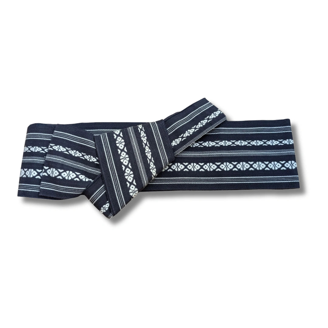 Vintage Kaku-Obi in Blau vorgebunden