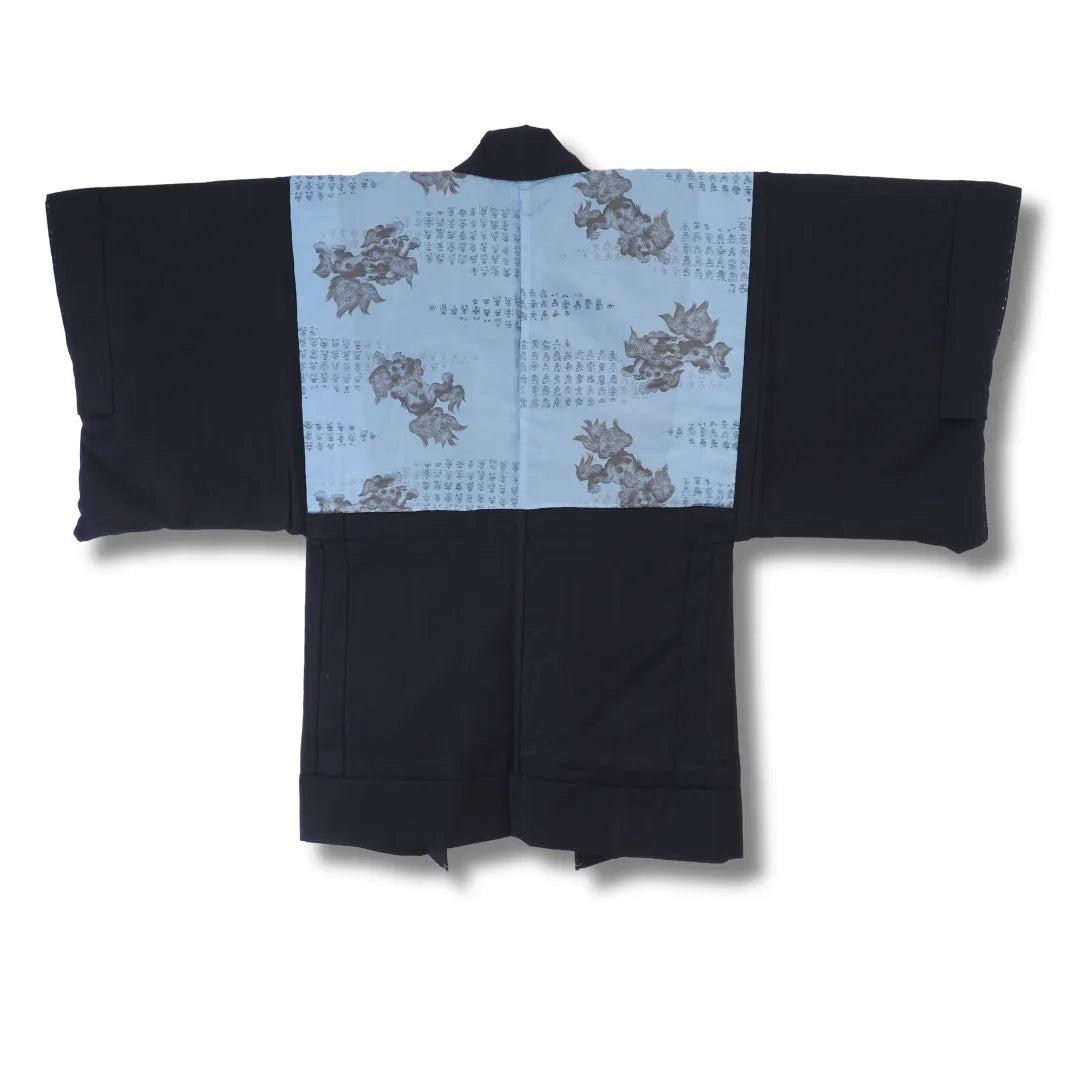 Karashishi-Motiv mit japanischen Schriftzeichen im Haori-Innenfutter