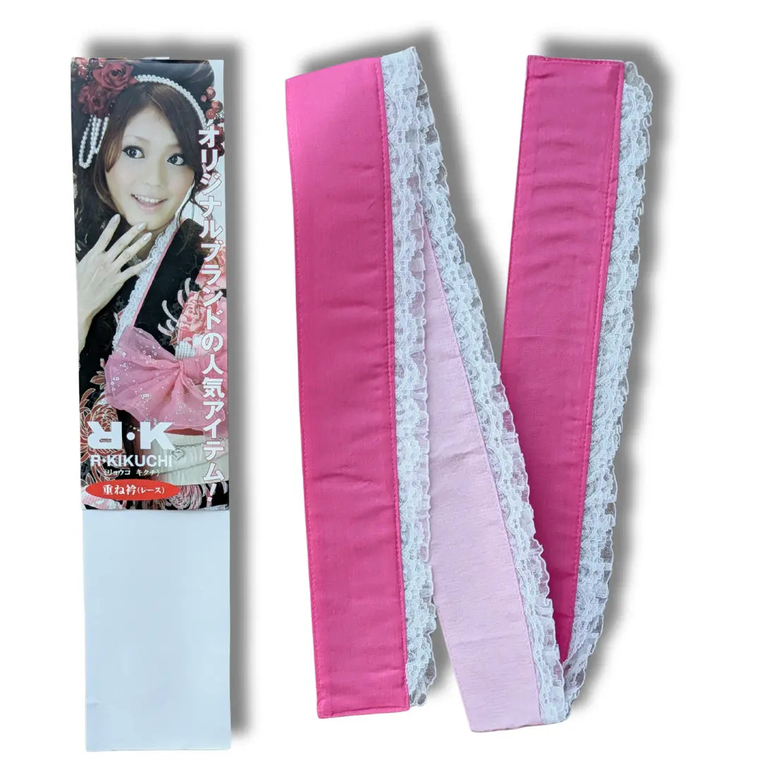 Rosa Kasane Eri mit weißer Spitze und Verpackung als dekorativer zusätzlicher Kragen für Kimono