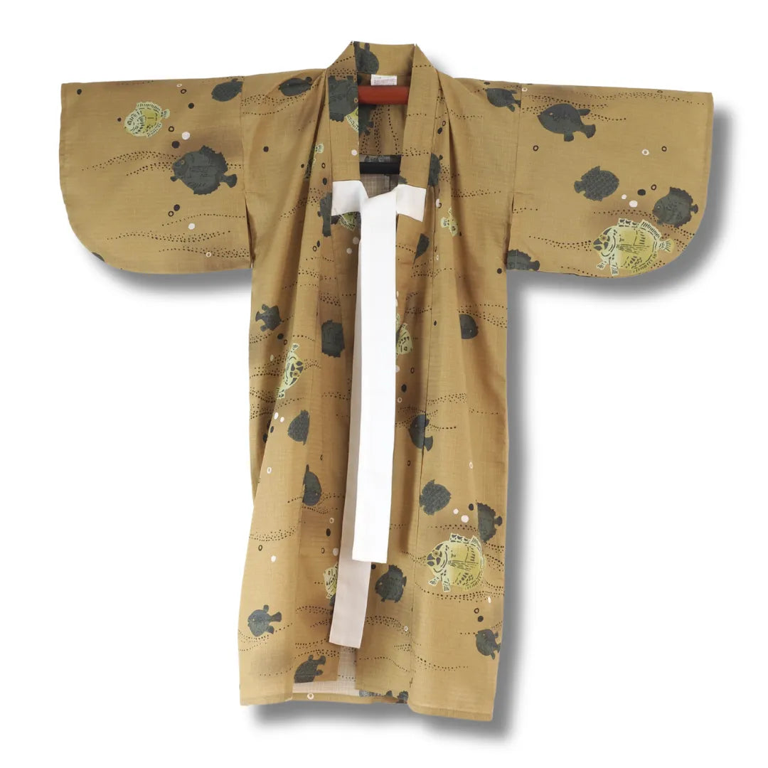 Khakifarbener Vintage Kinder-Yukata aus Japan mit Fischmotiv, Frontansicht
