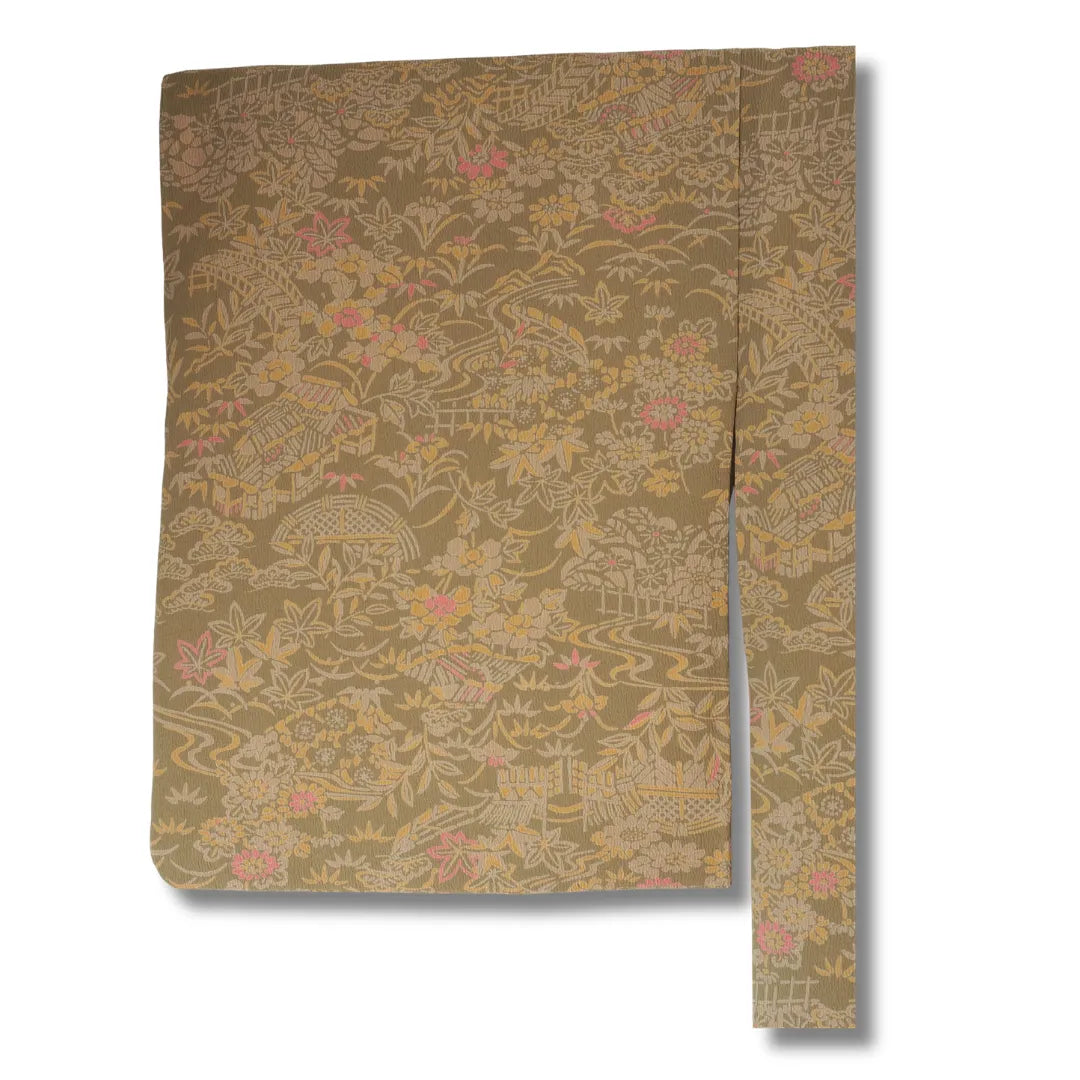 Khakigrüner Vintage Komon-Kimono Ärmelansicht, subtiles Blüten- und Rankenmuster sichtbar