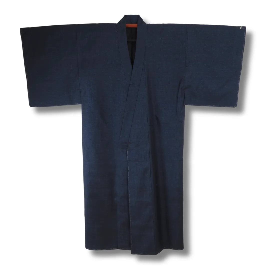 Nachtblauer Vintage Herren-Kimono mit feinem Punktraster, Frontansicht