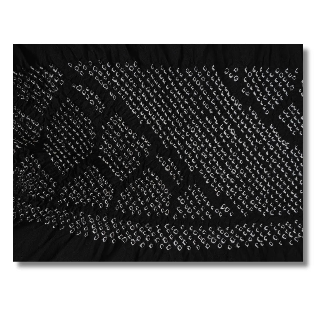 Nahansicht der vieleckigen Felder im abgebundenen Shibori-Muster