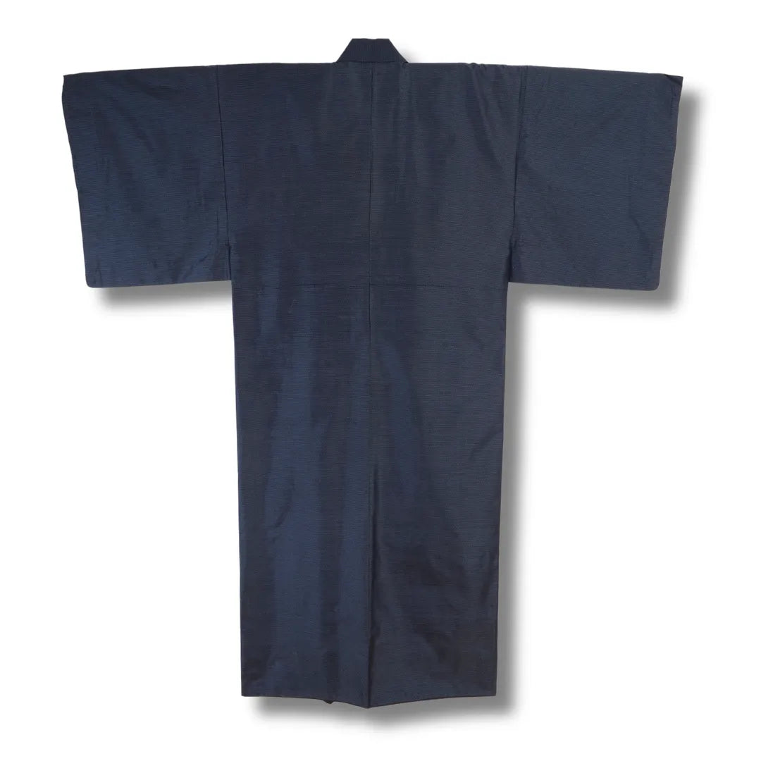 Rückansicht des dunkelblauen Vintage Herren-Kimono aus Japan