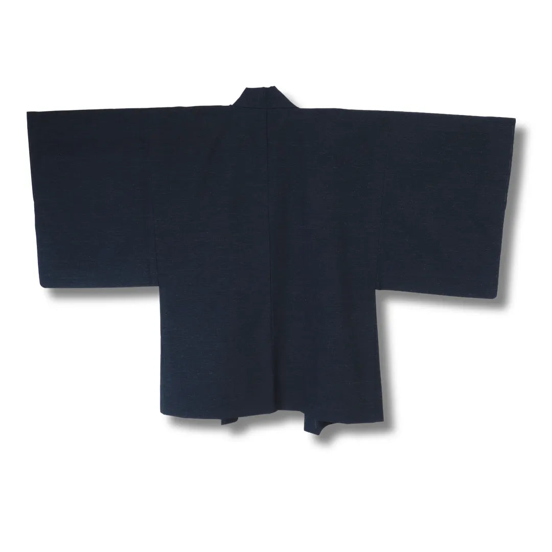 Rückansicht des dunkelblauen melierten Herren Haori, klassischer Schnitt