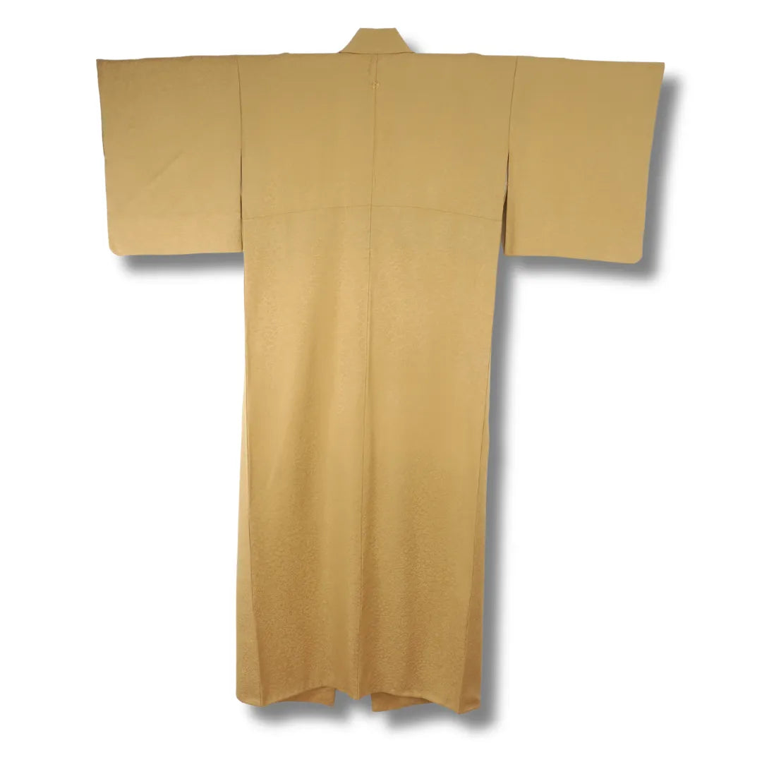 Rückansicht des goldenen Iromuji-Kimonos, klassischer japanischer Schnitt
