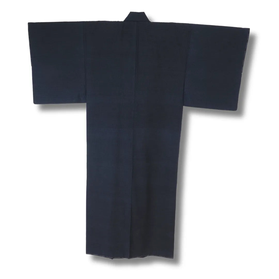 Rückansicht des nachtblauen japanischen Herren-Kimono
