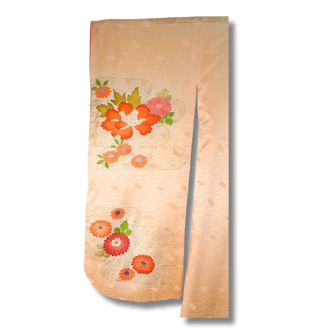 Rosegoldener Vintage Furisode Ärmelansicht, lebhafte Blumenmuster auf den langen Ärmeln sichtbar