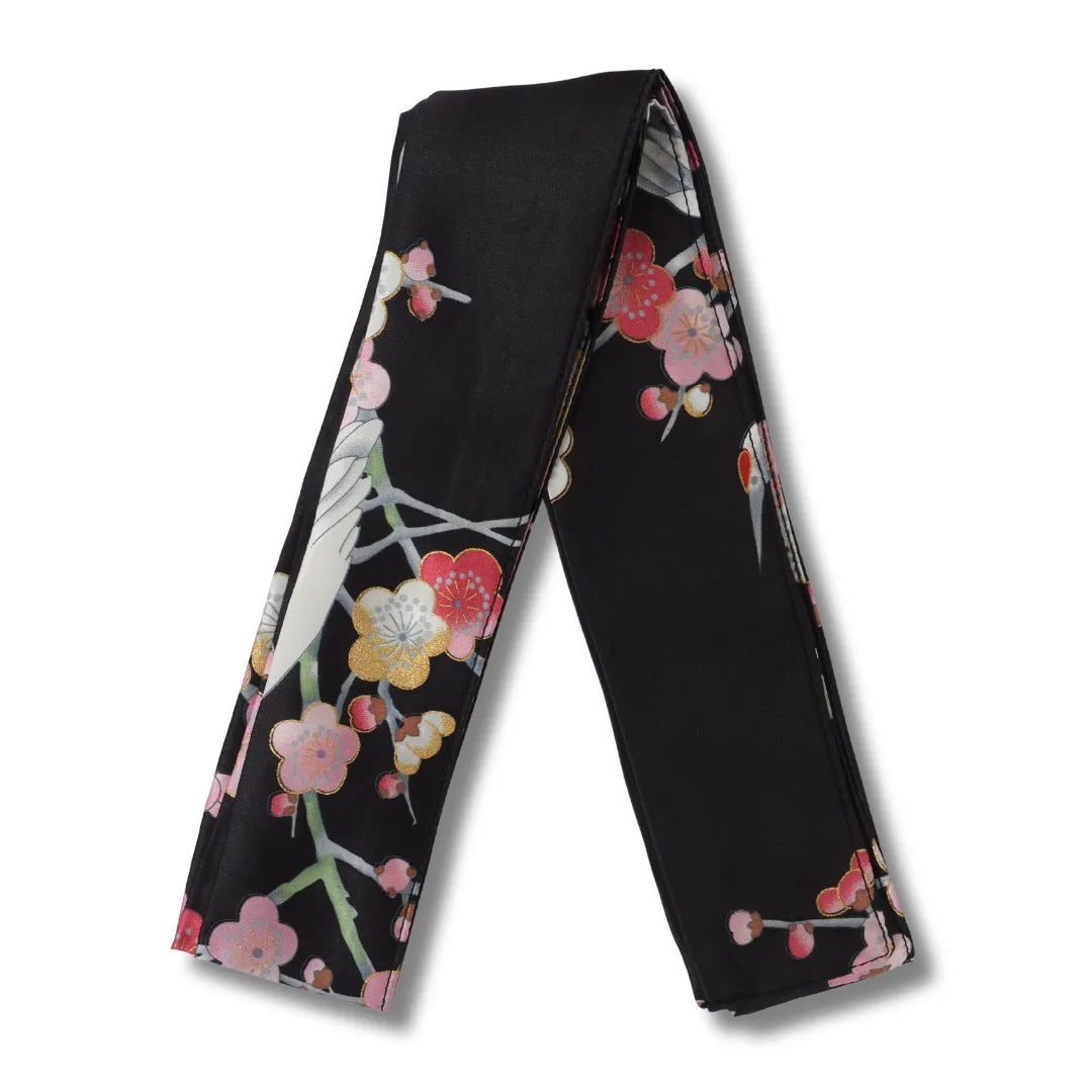 Schwarzer Obi beziehungsweise Koshi Himo mit Blumenmuster