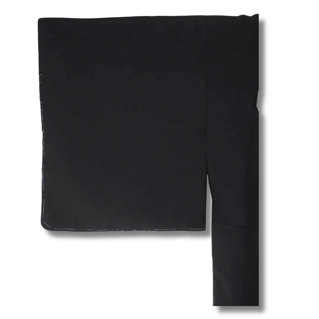 Schwarzer Vintage Mofuku-Kimono Ärmelansicht, gleichmäßige Schwarzfärbung und Gewebestruktur sichtbar