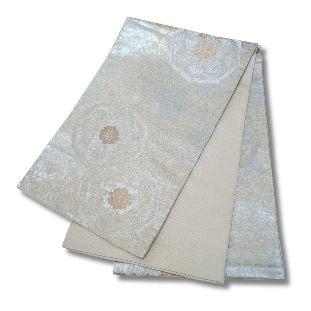 Vintage Fukuro Obi mit Kamon-Motiven in Goldbeige
