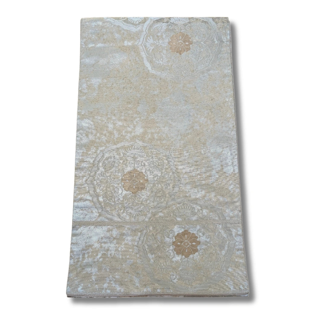 Vintage Fukuro Obi mit Kamon-Motiven in Goldbeige