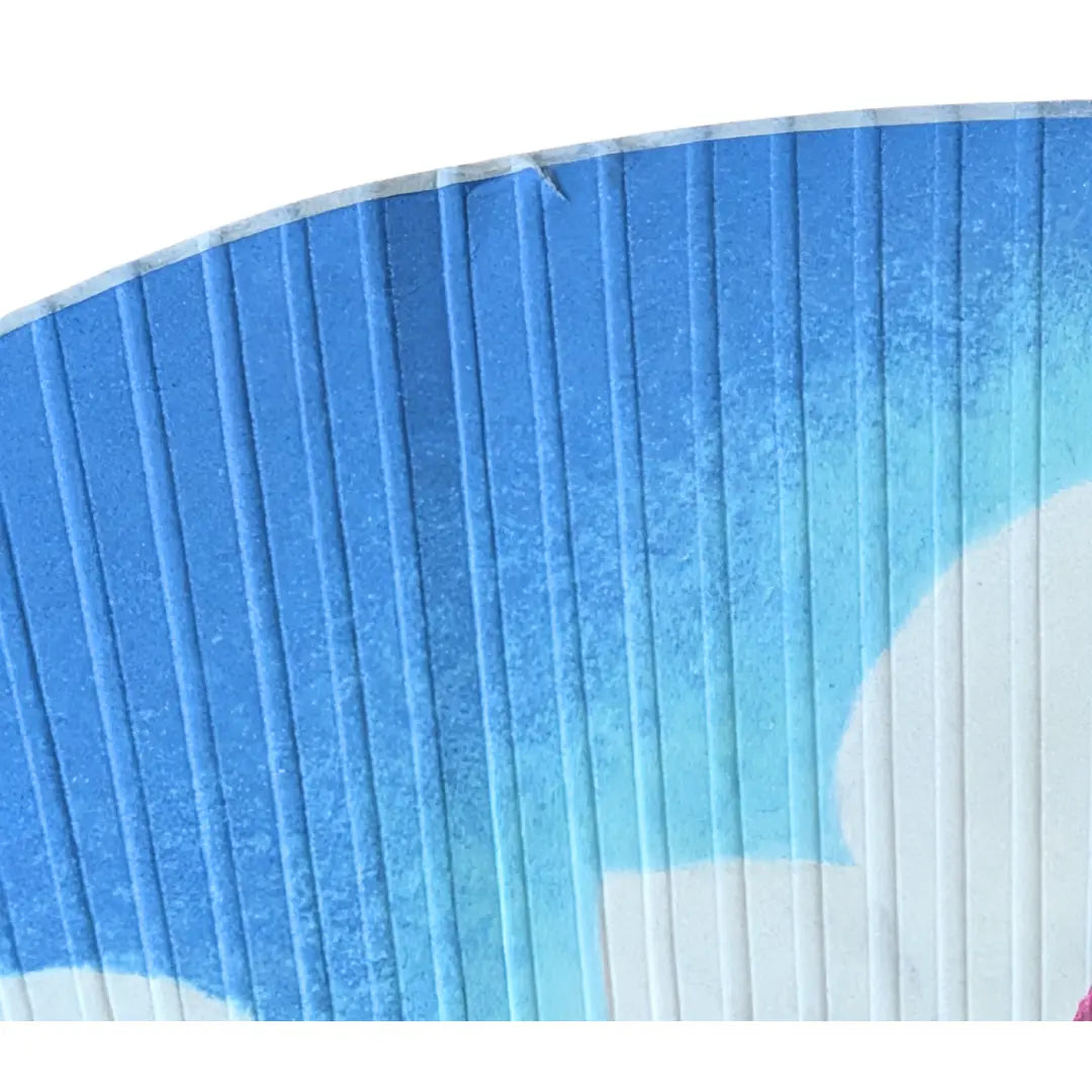 Detail der altersbedingten Gebrauchsspuren am Rand des japanischen Vintage Uchiwa Fächers