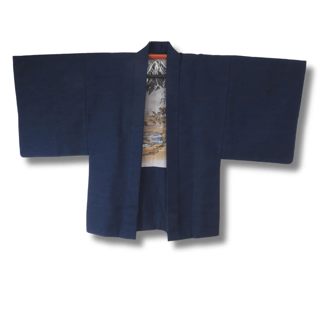 Vintage Herren-Haori aufgehängt, handgemaltes Fuji-Landschaftsfutter sichtbar