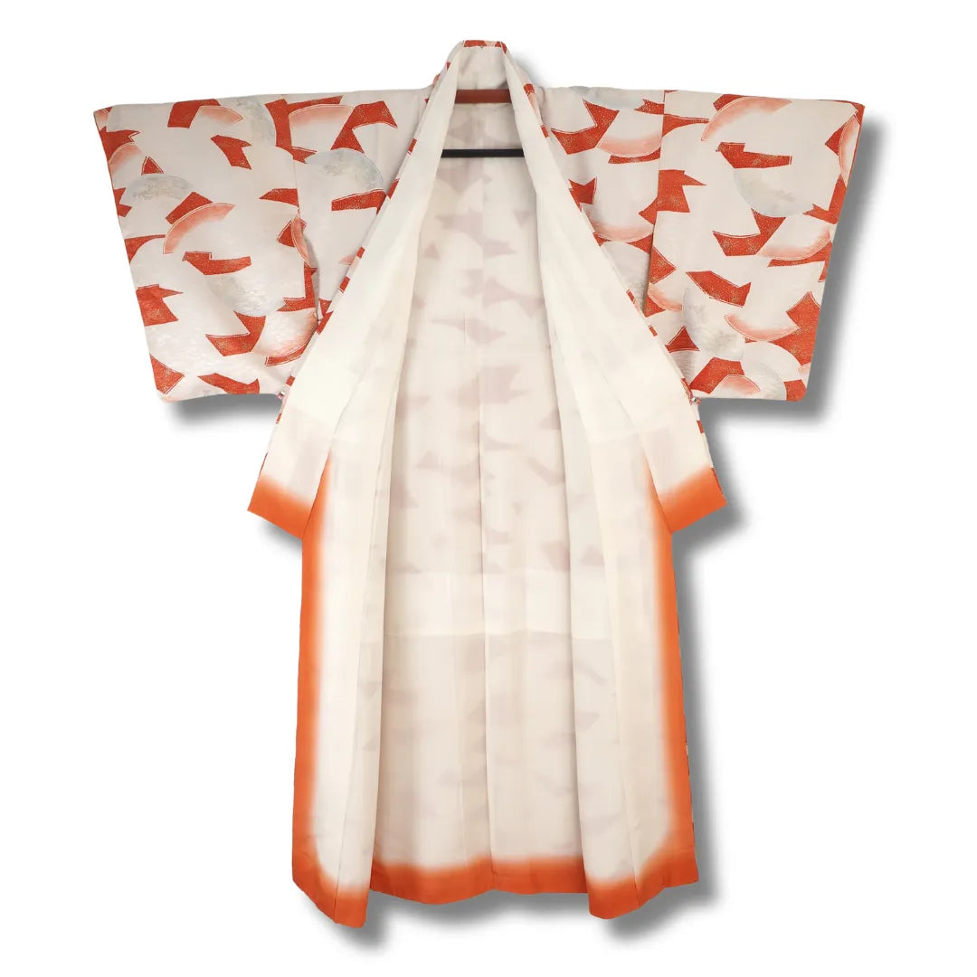 Vintage Damen-Kimono geöffnet mit Blick auf das cremefarbene Innenfutter