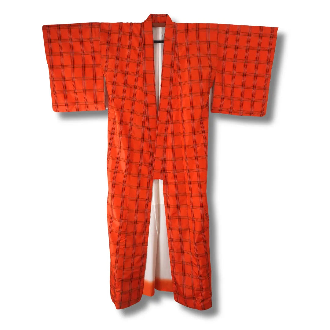 Vorderansicht des Vintage Kimono mit schwarzen Karo-Muster