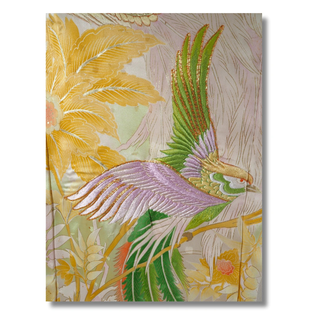 Vintage Damen Furisode Kimono Hellgrün mit Vogel- & Blumenstickerei