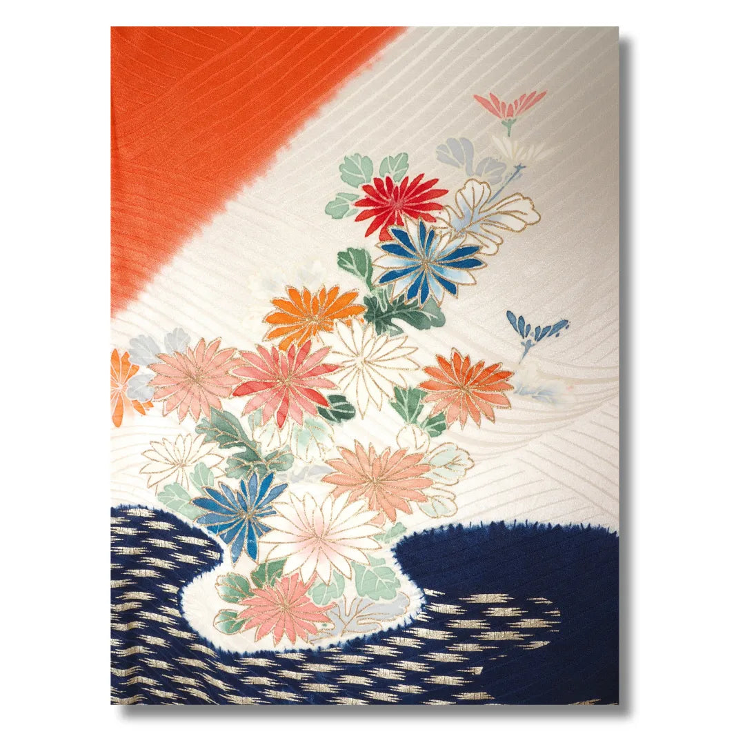 Nahaufnahme des passend gemusterten Innenstoffs des Furisode.