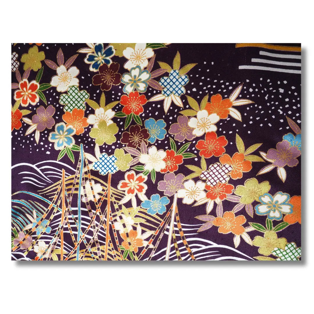 Detailaufnahme des Stoffes eines Vintage Furisode Kimono