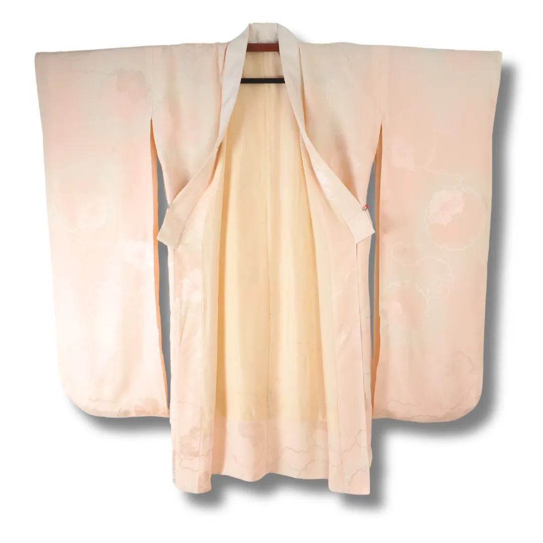 Geöffnete Vorderansicht des Vintage Juban Furisode