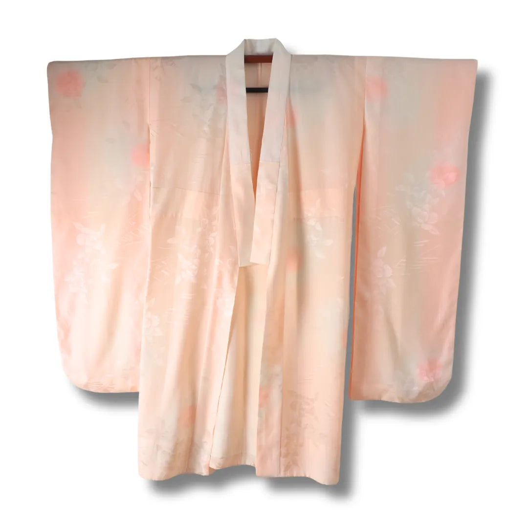 Vintage Furisode Juban in Rosa-Creme mit Blumenmuster Vorderansicht