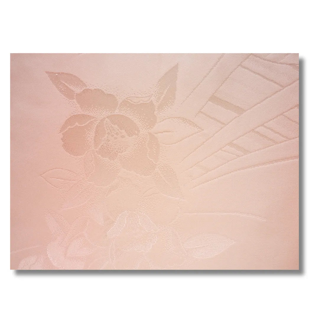 Detailaufnahme des Blumenmusters im japanischen Stoff