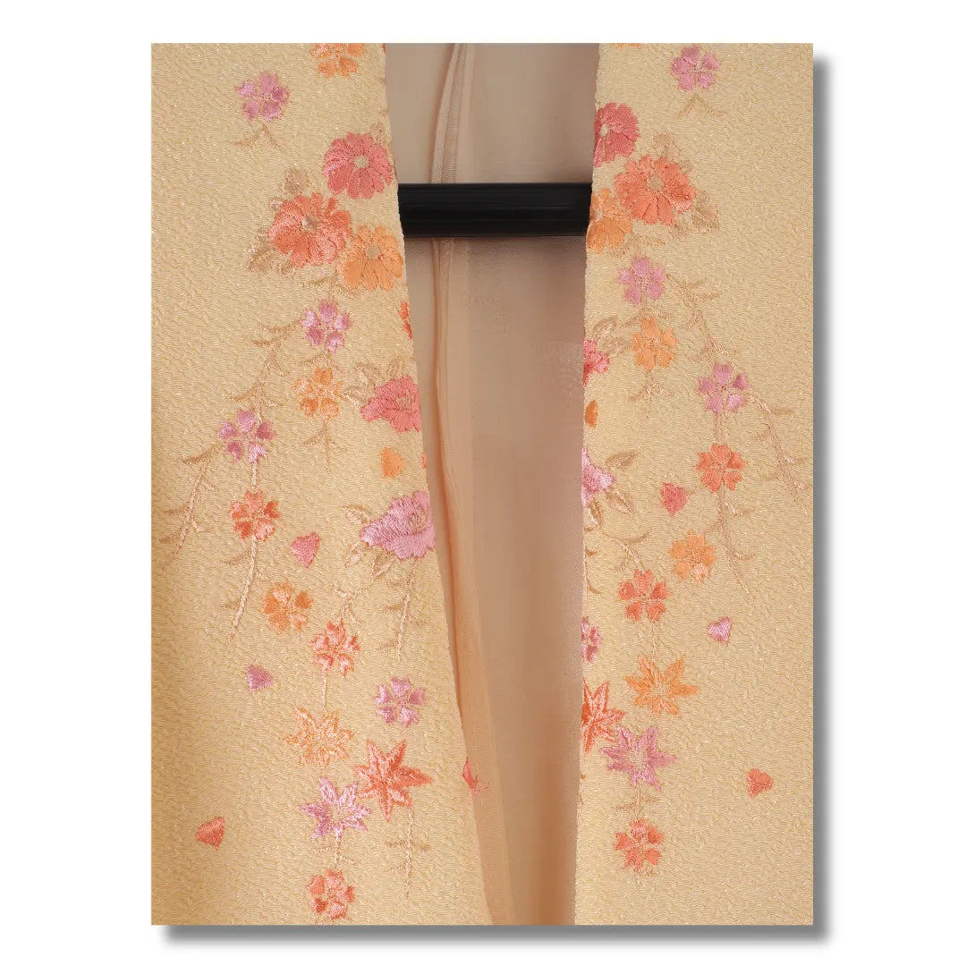 Bestickter Haneri-Kragen mit floralen Stickereien in Rosa und Orange