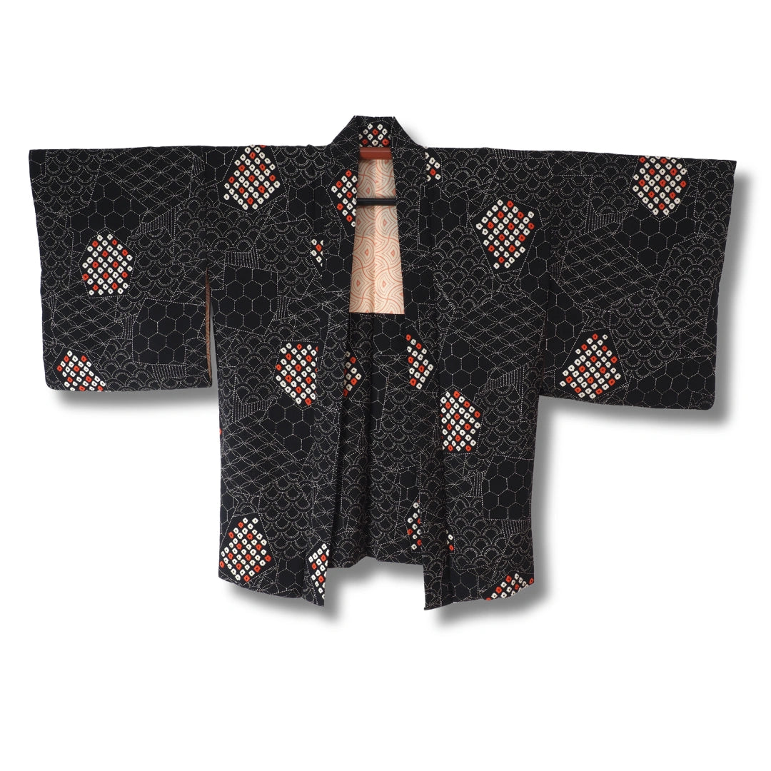 Vintage Damen Haori aus Japan in Schwarz mit traditionellen Mustern und roten Akzenten