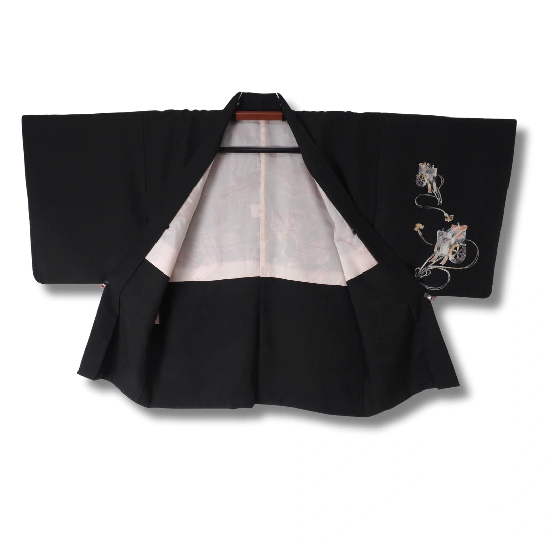 Vintage Damen Haori Schwarz mit Karren-Motiv