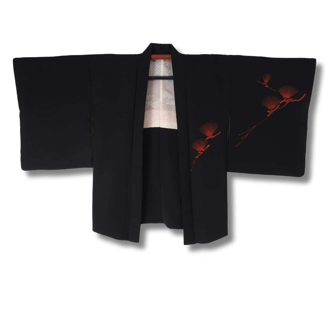 Vintage Damen Haori Schwarz mit rotem Kiefernzweig inkl. Haori-Himo